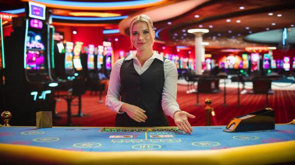 Discover Dealer Games and Card Tables with คาสิโนออนไลน์ for Casino Play